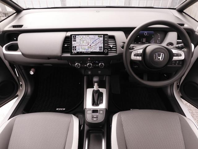 フィット ｅ：ＨＥＶネス　ワンオーナー　９インチナビ（ＶＸＵ－２１５ＦＴｉ）　フルセグ　バックカメラ　ＥＴＣ　スマートキー　ＬＥＤオートライト　オートハイビーム　前後ドラレコ　前後障害物センサー　衝突被害軽減ブレーキ（8枚目）