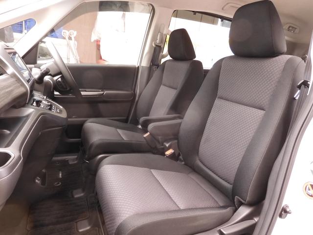 フリード Ｇブラックスタイル　ワンオーナー　９インチナビ　バックカメラ　アダプティブクルーズコントロール　両側電動スライドドア　シートヒーター　Ｂｌｕｅｔｏｏｔｈ　フルセグＴＶ　ＬＥＤヘッドライト　衝突被害軽減ブレーキ　禁煙車（8枚目）