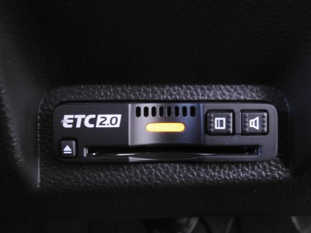 ヴェゼル ｅ：ＨＥＶＰＬａＹ　ワンオーナー　９インチナビ　全周囲カメラ　ＥＴＣ２．０　ガラスルーフ　渋滞追従クルーズ　シートヒーター　Ｂｌｕｅｔｏｏｔｈ　障害物センサー　減速セレクター　１８インチ純正アルミホイール　禁煙車（6枚目）