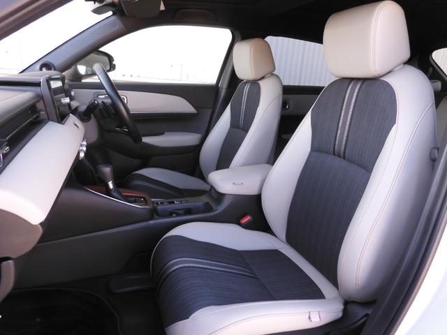 ヴェゼル ｅ：ＨＥＶＰＬａＹ　ワンオーナー　９インチナビ　全周囲カメラ　ＥＴＣ２．０　ガラスルーフ　渋滞追従クルーズ　シートヒーター　Ｂｌｕｅｔｏｏｔｈ　障害物センサー　減速セレクター　１８インチ純正アルミホイール　禁煙車（9枚目）