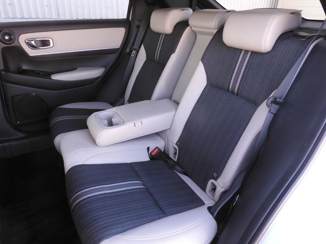 ヴェゼル ｅ：ＨＥＶＰＬａＹ　ワンオーナー　９インチナビ　全周囲カメラ　ＥＴＣ２．０　ガラスルーフ　渋滞追従クルーズ　シートヒーター　Ｂｌｕｅｔｏｏｔｈ　障害物センサー　減速セレクター　１８インチ純正アルミホイール　禁煙車（10枚目）