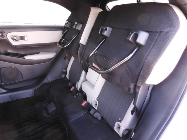 ヴェゼル ｅ：ＨＥＶＰＬａＹ　ワンオーナー　９インチナビ　全周囲カメラ　ＥＴＣ２．０　ガラスルーフ　渋滞追従クルーズ　シートヒーター　Ｂｌｕｅｔｏｏｔｈ　障害物センサー　減速セレクター　１８インチ純正アルミホイール　禁煙車（11枚目）