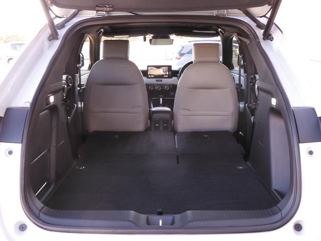 ヴェゼル ｅ：ＨＥＶＰＬａＹ　ワンオーナー　９インチナビ　全周囲カメラ　ＥＴＣ２．０　ガラスルーフ　渋滞追従クルーズ　シートヒーター　Ｂｌｕｅｔｏｏｔｈ　障害物センサー　減速セレクター　１８インチ純正アルミホイール　禁煙車（12枚目）