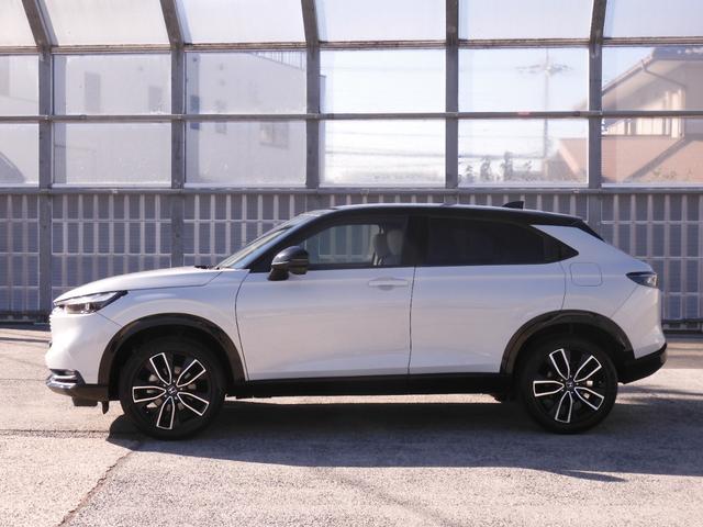 ヴェゼル ｅ：ＨＥＶＰＬａＹ　ワンオーナー　９インチナビ　全周囲カメラ　ＥＴＣ２．０　ガラスルーフ　渋滞追従クルーズ　シートヒーター　Ｂｌｕｅｔｏｏｔｈ　障害物センサー　減速セレクター　１８インチ純正アルミホイール　禁煙車（16枚目）