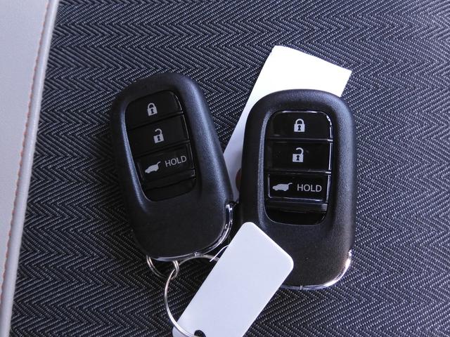 ヴェゼル ｅ：ＨＥＶＰＬａＹ　ワンオーナー　９インチナビ　全周囲カメラ　ＥＴＣ２．０　ガラスルーフ　渋滞追従クルーズ　シートヒーター　Ｂｌｕｅｔｏｏｔｈ　障害物センサー　減速セレクター　１８インチ純正アルミホイール　禁煙車（38枚目）