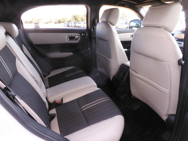 ヴェゼル ｅ：ＨＥＶＰＬａＹ　ワンオーナー　９インチナビ　全周囲カメラ　ＥＴＣ２．０　ガラスルーフ　渋滞追従クルーズ　シートヒーター　Ｂｌｕｅｔｏｏｔｈ　障害物センサー　減速セレクター　１８インチ純正アルミホイール　禁煙車（46枚目）