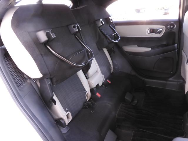 ヴェゼル ｅ：ＨＥＶＰＬａＹ　ワンオーナー　９インチナビ　全周囲カメラ　ＥＴＣ２．０　ガラスルーフ　渋滞追従クルーズ　シートヒーター　Ｂｌｕｅｔｏｏｔｈ　障害物センサー　減速セレクター　１８インチ純正アルミホイール　禁煙車（47枚目）