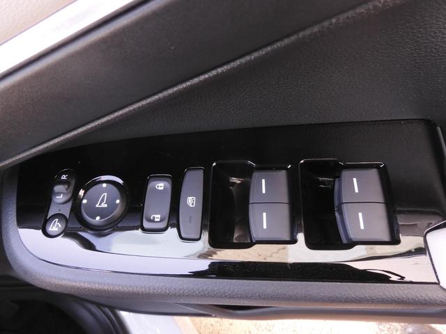 ヴェゼル ｅ：ＨＥＶＰＬａＹ　ワンオーナー　９インチナビ　全周囲カメラ　ＥＴＣ２．０　ガラスルーフ　渋滞追従クルーズ　シートヒーター　Ｂｌｕｅｔｏｏｔｈ　障害物センサー　減速セレクター　１８インチ純正アルミホイール　禁煙車（49枚目）