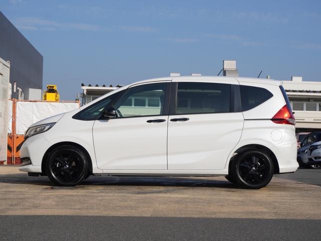 フリード＋ Ｇブラックスタイル　デモカー　９インチナビ　バックカメラ　ドラレコ　ＥＴＣ　アダプティブクルーズコントロール　両側電動スライドドア　シートヒーター　Ｂｌｕｅｔｏｏｔｈ　ＬＥＤヘッドライト　衝突被害軽減ブレーキ　禁煙車（16枚目）