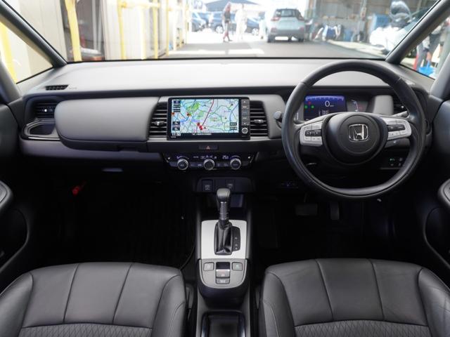 フィット リュクス　ワンオーナー車　９インチナビ（純正用品ＶＸＵ－２１５ＦＴｉ）　バックカメラ　ＥＴＣ　シートヒーター　Ｂｌｕｅｔｏｏｔｈ　ＵＳＢ入力端子　ＬＥＤオートライト　衝突被害軽減ブレーキ　障害物センサー（7枚目）