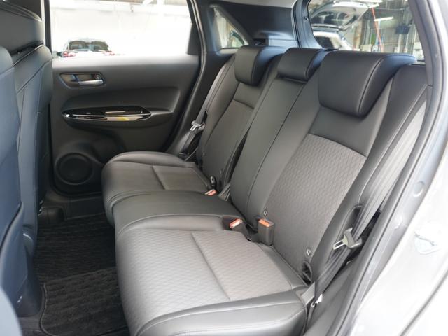 フィット リュクス　ワンオーナー車　９インチナビ（純正用品ＶＸＵ－２１５ＦＴｉ）　バックカメラ　ＥＴＣ　シートヒーター　Ｂｌｕｅｔｏｏｔｈ　ＵＳＢ入力端子　ＬＥＤオートライト　衝突被害軽減ブレーキ　障害物センサー（9枚目）