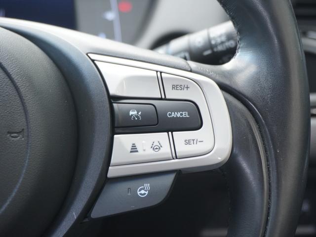 フィット リュクス　ワンオーナー車　９インチナビ（純正用品ＶＸＵ－２１５ＦＴｉ）　バックカメラ　ＥＴＣ　シートヒーター　Ｂｌｕｅｔｏｏｔｈ　ＵＳＢ入力端子　ＬＥＤオートライト　衝突被害軽減ブレーキ　障害物センサー（17枚目）