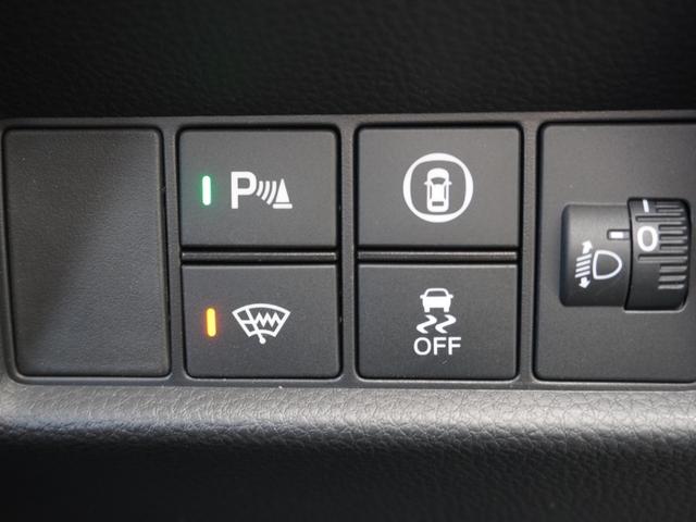 フィット リュクス　ワンオーナー車　９インチナビ（純正用品ＶＸＵ－２１５ＦＴｉ）　バックカメラ　ＥＴＣ　シートヒーター　Ｂｌｕｅｔｏｏｔｈ　ＵＳＢ入力端子　ＬＥＤオートライト　衝突被害軽減ブレーキ　障害物センサー（18枚目）