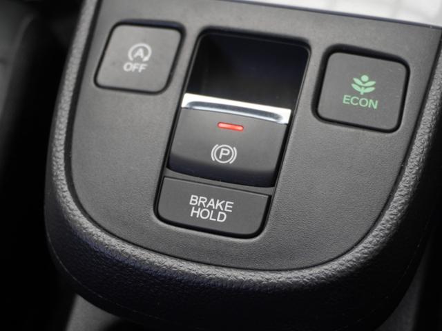 フィット リュクス　ワンオーナー車　９インチナビ（純正用品ＶＸＵ－２１５ＦＴｉ）　バックカメラ　ＥＴＣ　シートヒーター　Ｂｌｕｅｔｏｏｔｈ　ＵＳＢ入力端子　ＬＥＤオートライト　衝突被害軽減ブレーキ　障害物センサー（43枚目）