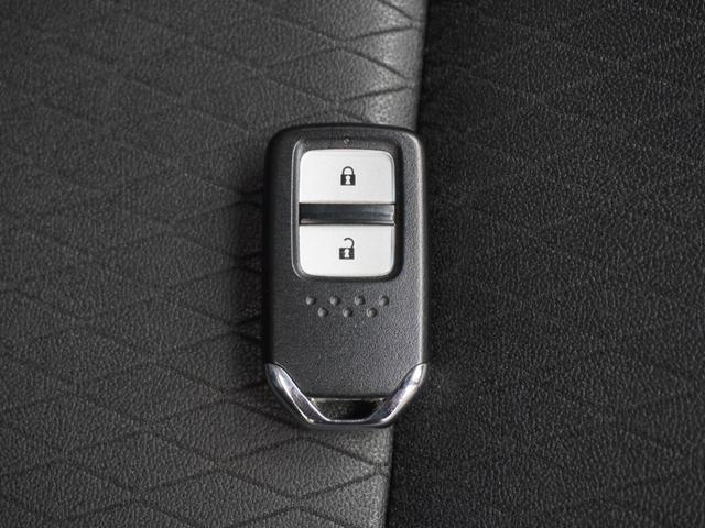 フィット リュクス　ワンオーナー車　９インチナビ（純正用品ＶＸＵ－２１５ＦＴｉ）　バックカメラ　ＥＴＣ　シートヒーター　Ｂｌｕｅｔｏｏｔｈ　ＵＳＢ入力端子　ＬＥＤオートライト　衝突被害軽減ブレーキ　障害物センサー（61枚目）