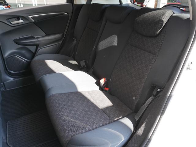 フィット １３Ｇ・Ｌパッケージ　ワンオーナー　バックカメラ　ＥＴＣ　クルーズコントロール　Ｂｌｕｅｔｏｏｔｈ　ＬＥＤヘッドライト　衝突被害軽減ブレーキ　スマートキー　スペアキー有　オートエアコン　ＣＤ　ＤＶＤ　アイドリングストップ（9枚目）