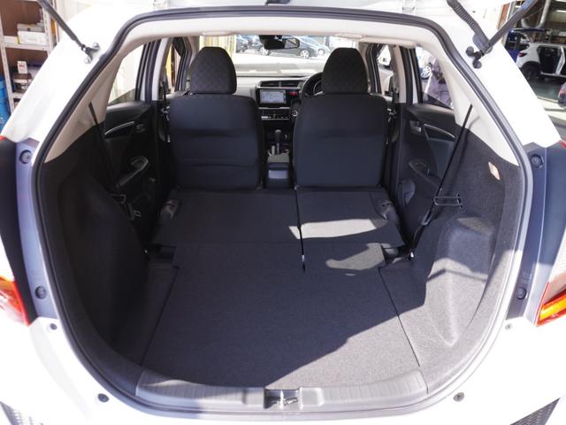 フィット １３Ｇ・Ｌパッケージ　ワンオーナー　バックカメラ　ＥＴＣ　クルーズコントロール　Ｂｌｕｅｔｏｏｔｈ　ＬＥＤヘッドライト　衝突被害軽減ブレーキ　スマートキー　スペアキー有　オートエアコン　ＣＤ　ＤＶＤ　アイドリングストップ（11枚目）