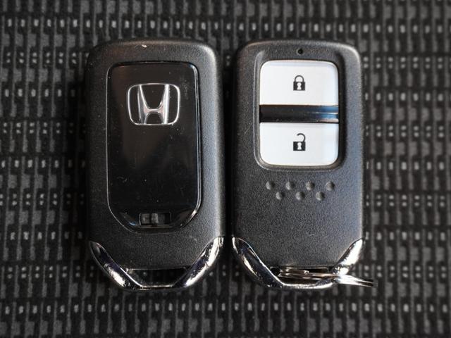 フィット １３Ｇ・Ｌパッケージ　ワンオーナー　バックカメラ　ＥＴＣ　クルーズコントロール　Ｂｌｕｅｔｏｏｔｈ　ＬＥＤヘッドライト　衝突被害軽減ブレーキ　スマートキー　スペアキー有　オートエアコン　ＣＤ　ＤＶＤ　アイドリングストップ（18枚目）