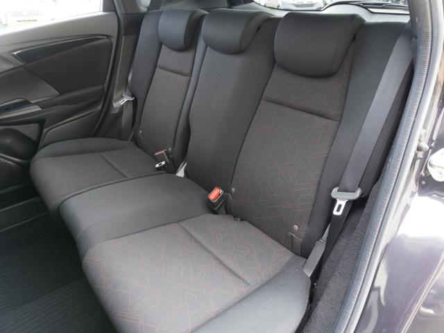 フィットハイブリッド Ｓパッケージ　８インチナビ　バックカメラ　ＥＴＣ１．０　クルーズコントロール　Ｂｌｕｅｔｏｏｔｈ　ＬＥＤヘッドライト　衝突被害軽減ブレーキ　純正アルミホイール　パドルシフト　スマートキー（9枚目）