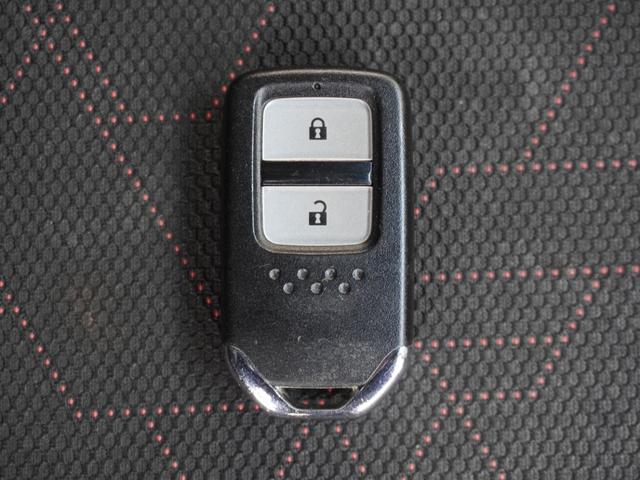 フィットハイブリッド Ｓパッケージ　８インチナビ　バックカメラ　ＥＴＣ１．０　クルーズコントロール　Ｂｌｕｅｔｏｏｔｈ　ＬＥＤヘッドライト　衝突被害軽減ブレーキ　純正アルミホイール　パドルシフト　スマートキー（58枚目）