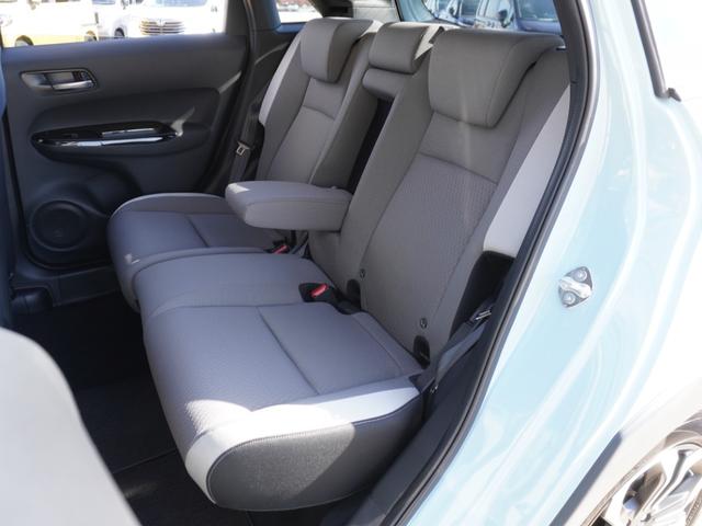 フィット ｅ：ＨＥＶクロスター　９インチナビ　バックカメラ　ドラレコ　ＥＴＣ　アダプティブクルーズコントロール　Ｂｌｕｅｔｏｏｔｈ　ＵＳＢ入力端子　ＬＥＤヘッドライト　衝突被害軽減ブレーキ　障害物センサー　純正アルミホイール　禁煙車（11枚目）