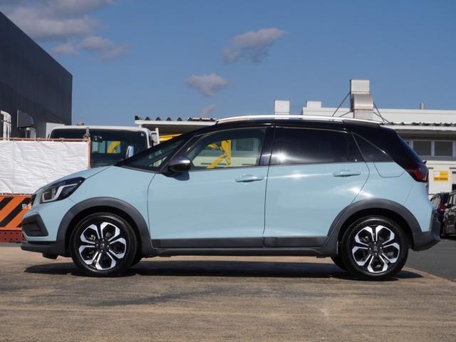 フィット ｅ：ＨＥＶクロスター　９インチナビ　バックカメラ　ドラレコ　ＥＴＣ　アダプティブクルーズコントロール　Ｂｌｕｅｔｏｏｔｈ　ＵＳＢ入力端子　ＬＥＤヘッドライト　衝突被害軽減ブレーキ　障害物センサー　純正アルミホイール　禁煙車（16枚目）