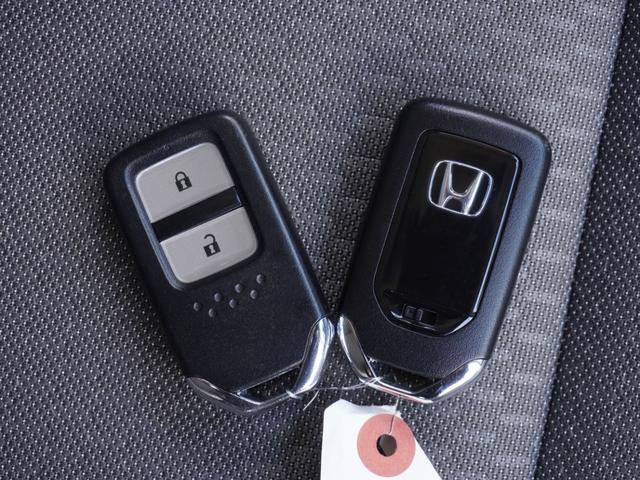 フィット ｅ：ＨＥＶクロスター　９インチナビ　バックカメラ　ドラレコ　ＥＴＣ　アダプティブクルーズコントロール　Ｂｌｕｅｔｏｏｔｈ　ＵＳＢ入力端子　ＬＥＤヘッドライト　衝突被害軽減ブレーキ　障害物センサー　純正アルミホイール　禁煙車（36枚目）