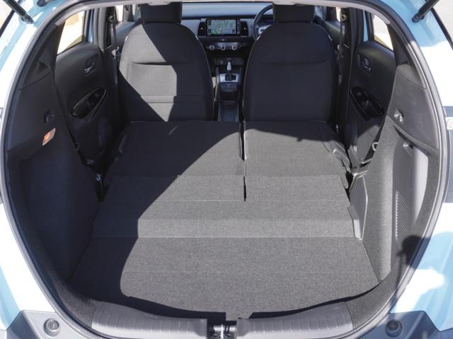 フィット ｅ：ＨＥＶクロスター　９インチナビ　バックカメラ　ドラレコ　ＥＴＣ　アダプティブクルーズコントロール　Ｂｌｕｅｔｏｏｔｈ　ＵＳＢ入力端子　ＬＥＤヘッドライト　衝突被害軽減ブレーキ　障害物センサー　純正アルミホイール　禁煙車（42枚目）