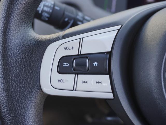 フィット ｅ：ＨＥＶクロスター　９インチナビ　バックカメラ　ドラレコ　ＥＴＣ　アダプティブクルーズコントロール　Ｂｌｕｅｔｏｏｔｈ　ＵＳＢ入力端子　ＬＥＤヘッドライト　衝突被害軽減ブレーキ　障害物センサー　純正アルミホイール　禁煙車（48枚目）