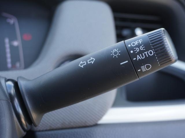 フィット ｅ：ＨＥＶクロスター　９インチナビ　バックカメラ　ドラレコ　ＥＴＣ　アダプティブクルーズコントロール　Ｂｌｕｅｔｏｏｔｈ　ＵＳＢ入力端子　ＬＥＤヘッドライト　衝突被害軽減ブレーキ　障害物センサー　純正アルミホイール　禁煙車（50枚目）