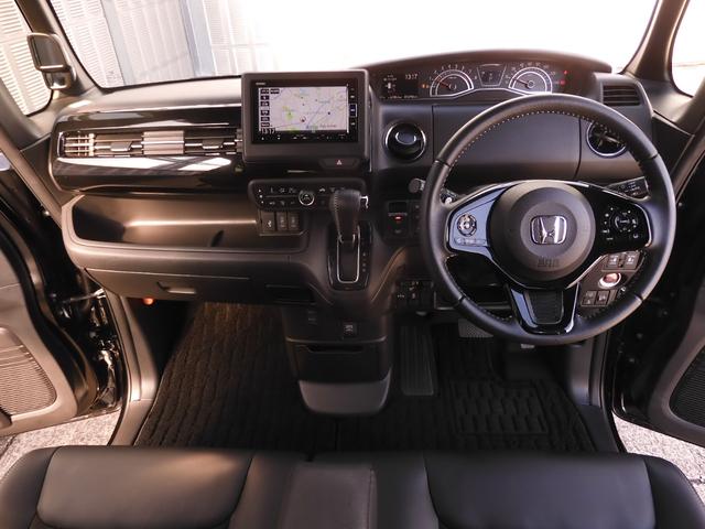 ◆視界広々で非常に運転しやすくロングドライブでも疲れを感じさせないすっきりとまとまったインパネ周りです。