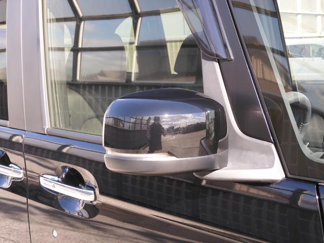 ◆ドアミラーウインカー◆ドアミラーにウインカーを装備しています。対向車に自身の進行方向を合図し安全に運転できます。