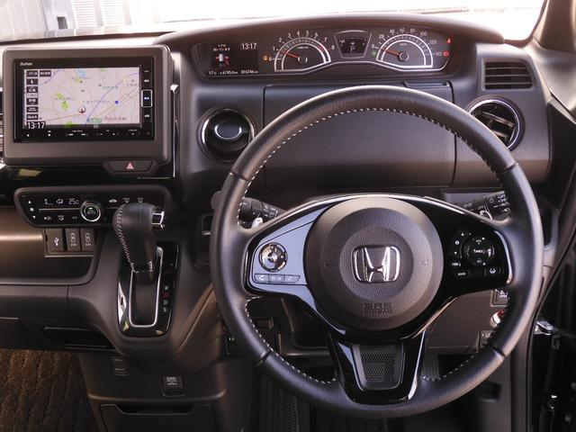 ◆ハンドル・インパネシフト◆シフトノブはインパネに配置されているので、運転席⇔助手席の移動が簡単。