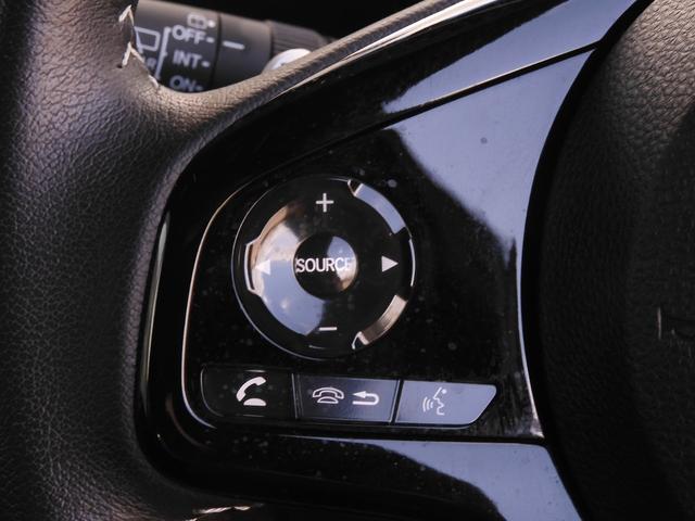◆オーディオリモコンスイッチ◆ハンドルにスイッチが装備されてます。視点をそらすことなく、ボリューム調整・オーディオソース切替・選曲が出来ます。安全運転しながら操作が可能になりました。