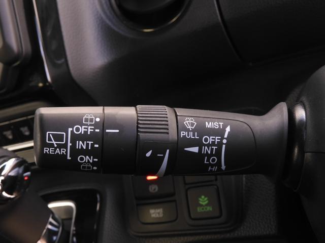 ◆ワイパー・ウォッシャースイッチ◆ワイパーは雨量に応じて切り替え可能なスイッチがついており、ウォッシャースイッチは手前に引くと噴射してフロントガラスを綺麗にしてくれます。