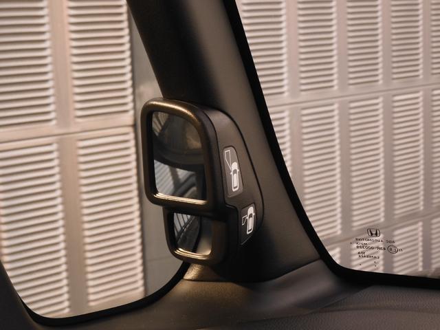 ◆サイドビューサポートミラー◆車の左前の見ずらい所・助手席側のドアの下あたりの見づらい所を映すから、駐車がずっとラクになります。