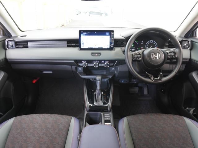 ヴェゼル ｅ：ＨＥＶＸ・ＨｕＮＴパッケージ　デモカー　９インチナビ　バックカメラ　ドラレコ　ＥＴＣ　渋滞追従クルーズコントロール　Ｂｌｕｅｔｏｏｔｈ　ＵＳＢ入力端子　ＬＥＤヘッドライト　衝突被害軽減ブレーキ　純正アルミホイール　禁煙車（8枚目）