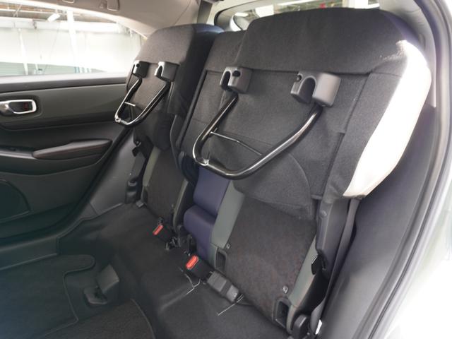 ヴェゼル ｅ：ＨＥＶＸ・ＨｕＮＴパッケージ　デモカー　９インチナビ　バックカメラ　ドラレコ　ＥＴＣ　渋滞追従クルーズコントロール　Ｂｌｕｅｔｏｏｔｈ　ＵＳＢ入力端子　ＬＥＤヘッドライト　衝突被害軽減ブレーキ　純正アルミホイール　禁煙車（11枚目）