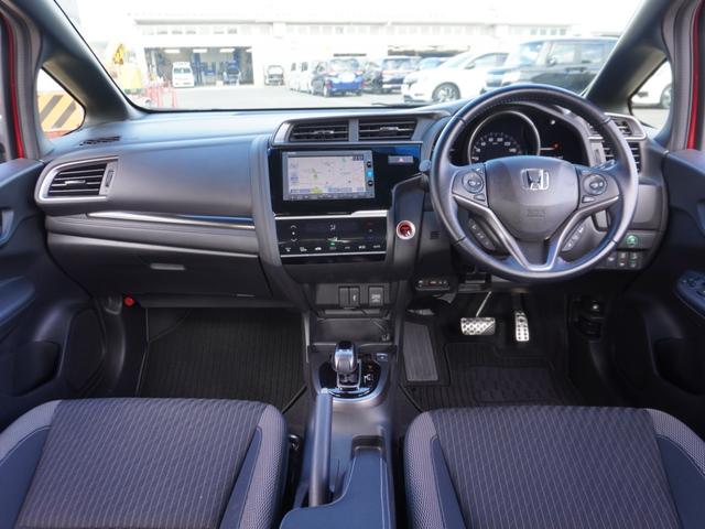 フィットハイブリッド Ｓホンダセンシング　ワンオーナー　７インチ純正フルセグナビＲカメラ　ＥＴＣ　クルコン　パドル付本革ハンドル　プラクラ付エアコン　Ｂｌｕｅｔｏｏｔｈ　ＵＳＢ　ＬＥＤヘッド・フォグ　衝突軽減ブレーキ　純正１６アルミ　禁煙車（7枚目）