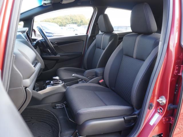 フィットハイブリッド Ｓホンダセンシング　ワンオーナー　７インチ純正フルセグナビＲカメラ　ＥＴＣ　クルコン　パドル付本革ハンドル　プラクラ付エアコン　Ｂｌｕｅｔｏｏｔｈ　ＵＳＢ　ＬＥＤヘッド・フォグ　衝突軽減ブレーキ　純正１６アルミ　禁煙車（8枚目）