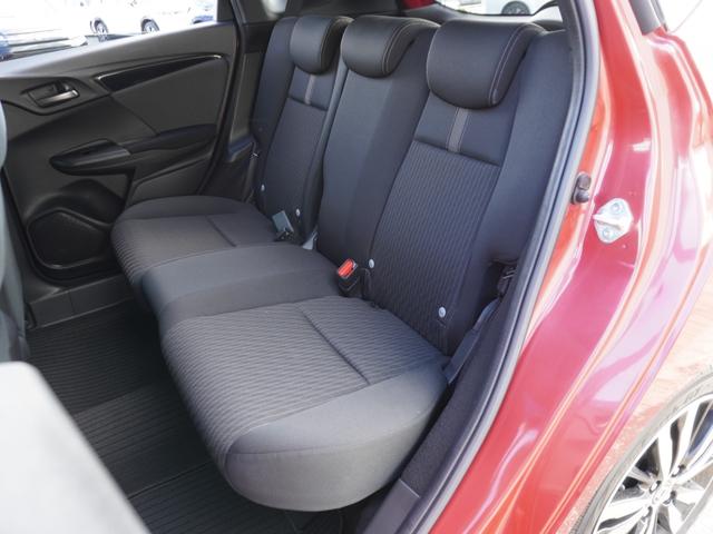 フィットハイブリッド Ｓホンダセンシング　ワンオーナー　７インチ純正フルセグナビＲカメラ　ＥＴＣ　クルコン　パドル付本革ハンドル　プラクラ付エアコン　Ｂｌｕｅｔｏｏｔｈ　ＵＳＢ　ＬＥＤヘッド・フォグ　衝突軽減ブレーキ　純正１６アルミ　禁煙車（9枚目）