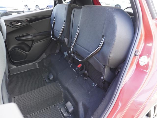 フィットハイブリッド Ｓホンダセンシング　ワンオーナー　７インチ純正フルセグナビＲカメラ　ＥＴＣ　クルコン　パドル付本革ハンドル　プラクラ付エアコン　Ｂｌｕｅｔｏｏｔｈ　ＵＳＢ　ＬＥＤヘッド・フォグ　衝突軽減ブレーキ　純正１６アルミ　禁煙車（10枚目）