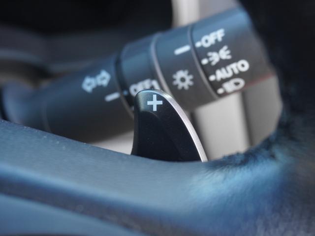 フィットハイブリッド Ｓホンダセンシング　ワンオーナー　７インチ純正フルセグナビＲカメラ　ＥＴＣ　クルコン　パドル付本革ハンドル　プラクラ付エアコン　Ｂｌｕｅｔｏｏｔｈ　ＵＳＢ　ＬＥＤヘッド・フォグ　衝突軽減ブレーキ　純正１６アルミ　禁煙車（17枚目）