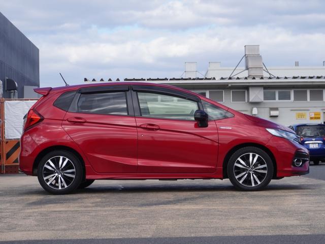 フィットハイブリッド Ｓホンダセンシング　ワンオーナー　７インチ純正フルセグナビＲカメラ　ＥＴＣ　クルコン　パドル付本革ハンドル　プラクラ付エアコン　Ｂｌｕｅｔｏｏｔｈ　ＵＳＢ　ＬＥＤヘッド・フォグ　衝突軽減ブレーキ　純正１６アルミ　禁煙車（26枚目）