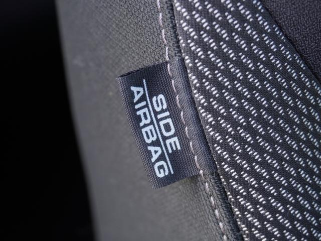 フィットハイブリッド Ｓホンダセンシング　ワンオーナー　７インチ純正フルセグナビＲカメラ　ＥＴＣ　クルコン　パドル付本革ハンドル　プラクラ付エアコン　Ｂｌｕｅｔｏｏｔｈ　ＵＳＢ　ＬＥＤヘッド・フォグ　衝突軽減ブレーキ　純正１６アルミ　禁煙車（42枚目）