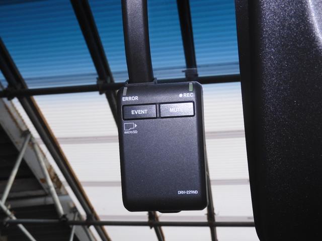 オデッセイハイブリッド e:HEVアブソルート・EX デモカー 11.4インチナビ+全周囲カメラ ナビ連動ドラレコ+ETC レザーシート 1・2列目シートヒーター付電動シート 3ゾーンコントロールエアコン ハンズフリー電動テールゲート 18インチアルミ(4枚目)