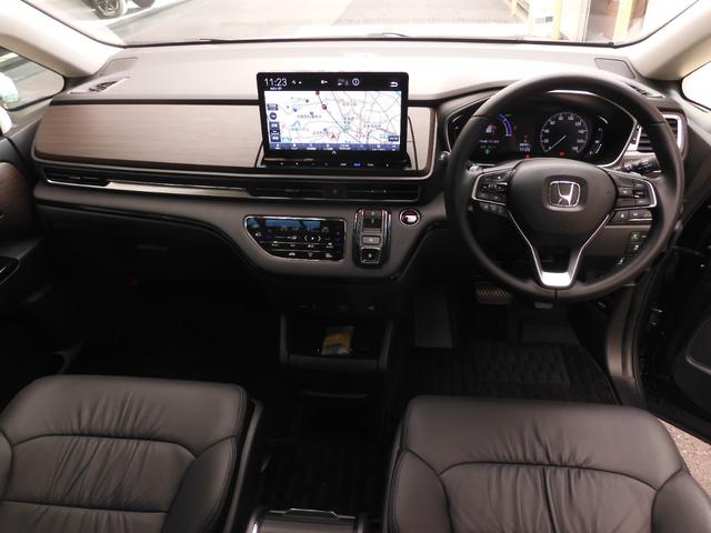 オデッセイハイブリッド e:HEVアブソルート・EX デモカー 11.4インチナビ+全周囲カメラ ナビ連動ドラレコ+ETC レザーシート 1・2列目シートヒーター付電動シート 3ゾーンコントロールエアコン ハンズフリー電動テールゲート 18インチアルミ(9枚目)