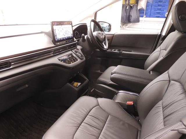 オデッセイハイブリッド e:HEVアブソルート・EX デモカー 11.4インチナビ+全周囲カメラ ナビ連動ドラレコ+ETC レザーシート 1・2列目シートヒーター付電動シート 3ゾーンコントロールエアコン ハンズフリー電動テールゲート 18インチアルミ(40枚目)