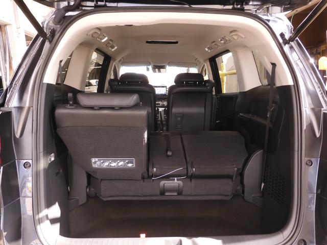 オデッセイハイブリッド e:HEVアブソルート・EX デモカー 11.4インチナビ+全周囲カメラ ナビ連動ドラレコ+ETC レザーシート 1・2列目シートヒーター付電動シート 3ゾーンコントロールエアコン ハンズフリー電動テールゲート 18インチアルミ(42枚目)