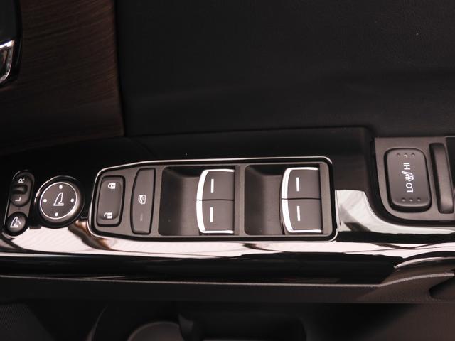 オデッセイハイブリッド e:HEVアブソルート・EX デモカー 11.4インチナビ+全周囲カメラ ナビ連動ドラレコ+ETC レザーシート 1・2列目シートヒーター付電動シート 3ゾーンコントロールエアコン ハンズフリー電動テールゲート 18インチアルミ(47枚目)